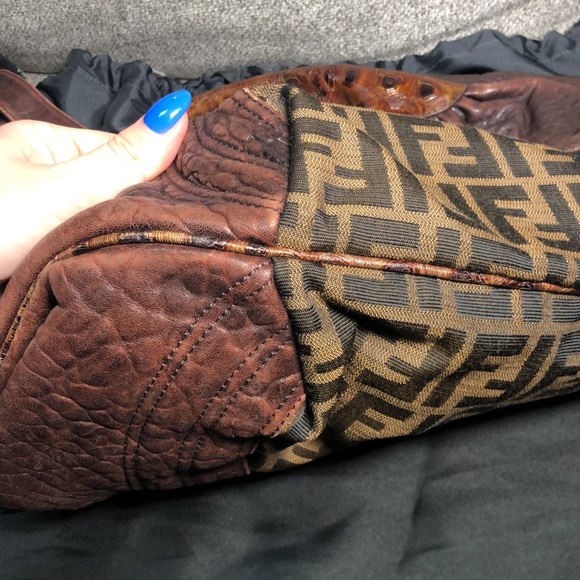 Fendi Zucca Rare Large Spy Bag - Picture 13 of 14